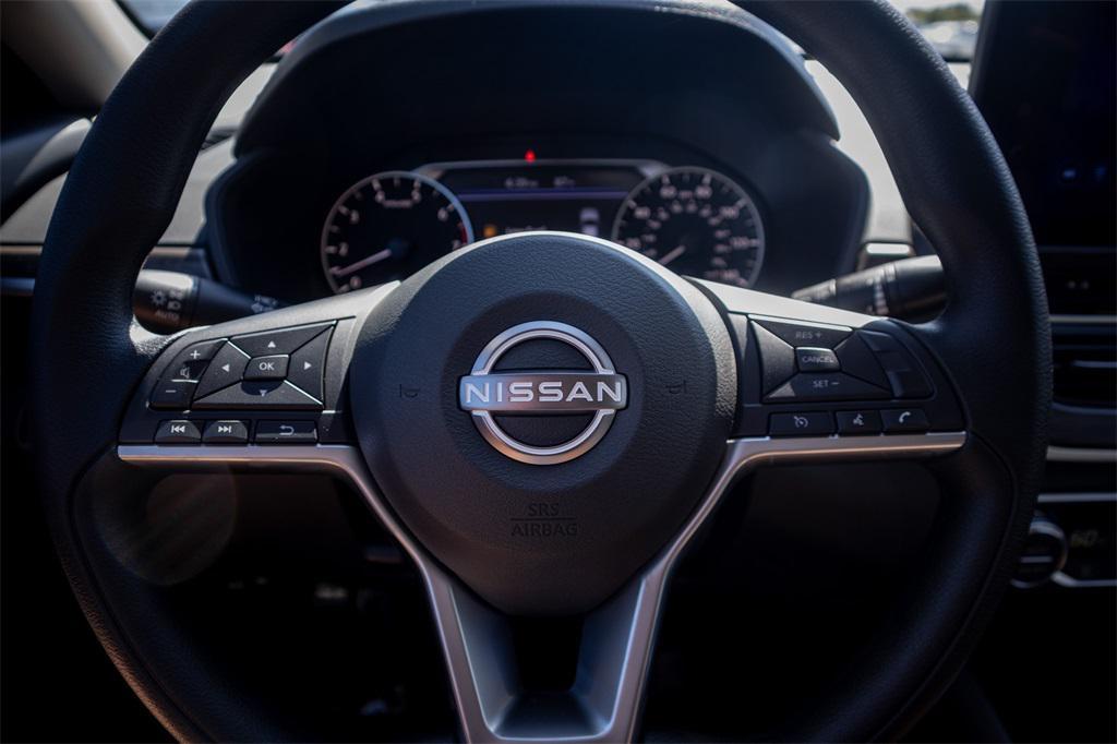new 2025 Nissan Altima car, priced at $25,556
