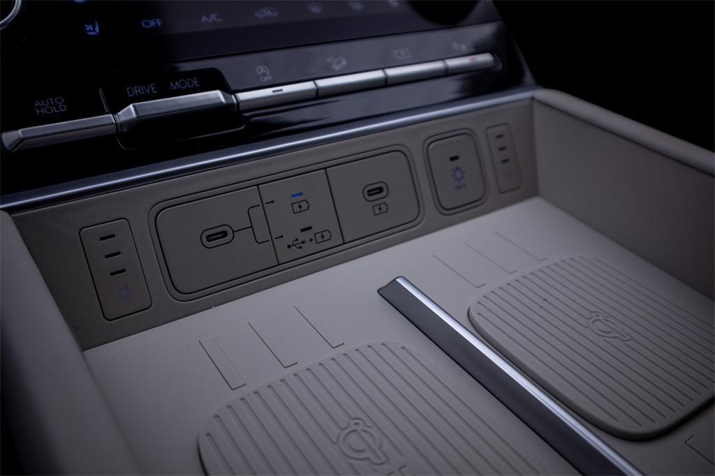 used 2024 Hyundai Santa Fe car, priced at $37,000