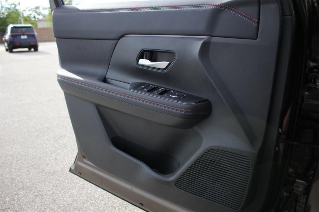 new 2025 Nissan Kicks car, priced at $23,402