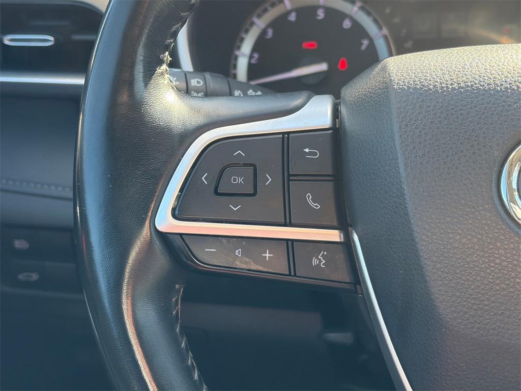 used 2022 Toyota Highlander car, priced at $26,899