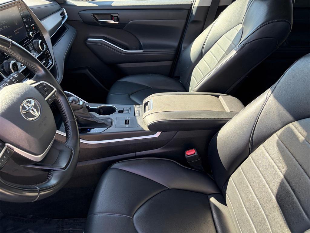 used 2022 Toyota Highlander car, priced at $26,899