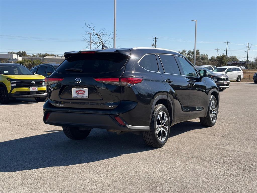 used 2022 Toyota Highlander car, priced at $26,899