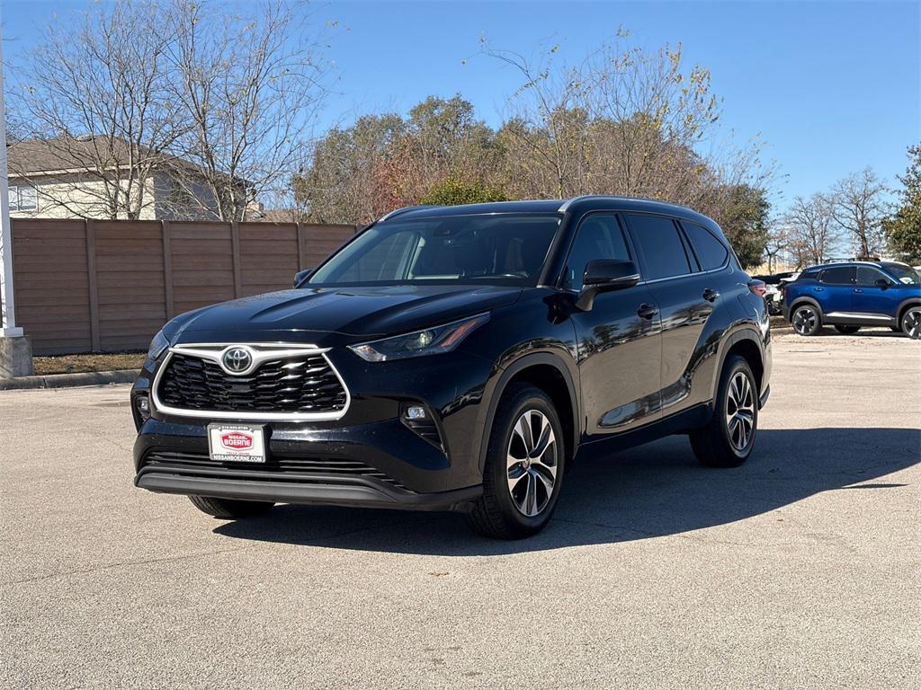 used 2022 Toyota Highlander car, priced at $26,899