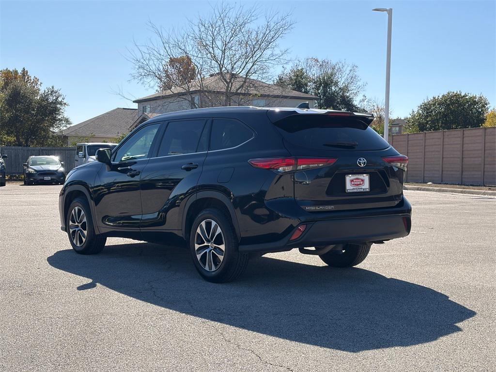 used 2022 Toyota Highlander car, priced at $26,899