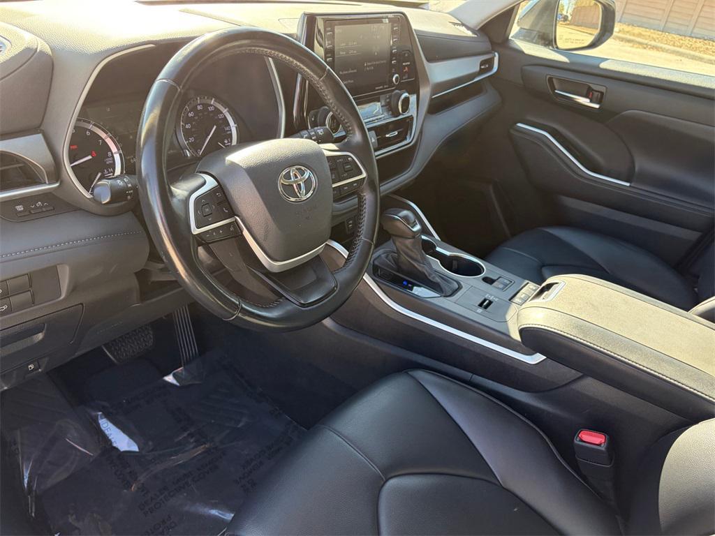 used 2022 Toyota Highlander car, priced at $26,899