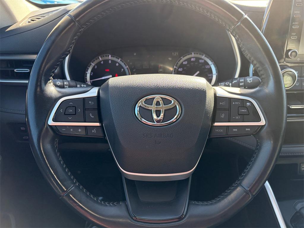 used 2022 Toyota Highlander car, priced at $26,899