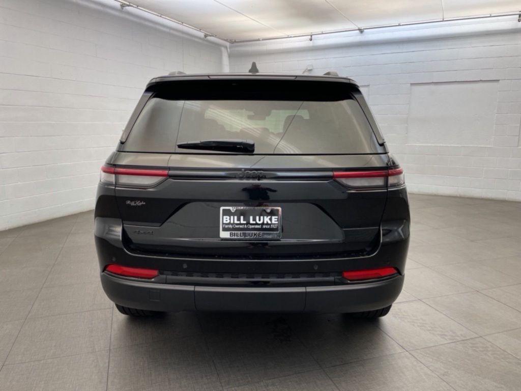 new 2025 Jeep Grand Cherokee car, priced at $47,586