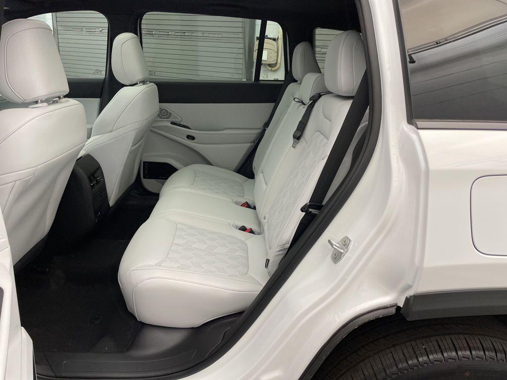 new 2026 Jeep Cherokee car, priced at $40,086