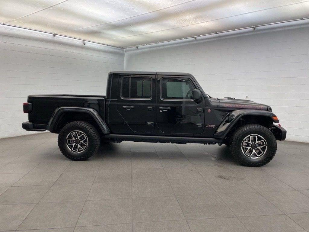 new 2026 Jeep Gladiator car, priced at $52,558