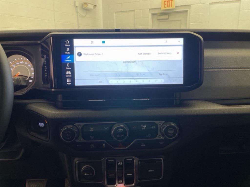 new 2026 Jeep Wrangler car, priced at $43,371