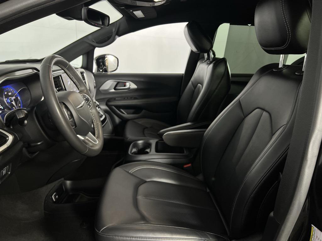used 2025 Chrysler Pacifica car, priced at $31,973