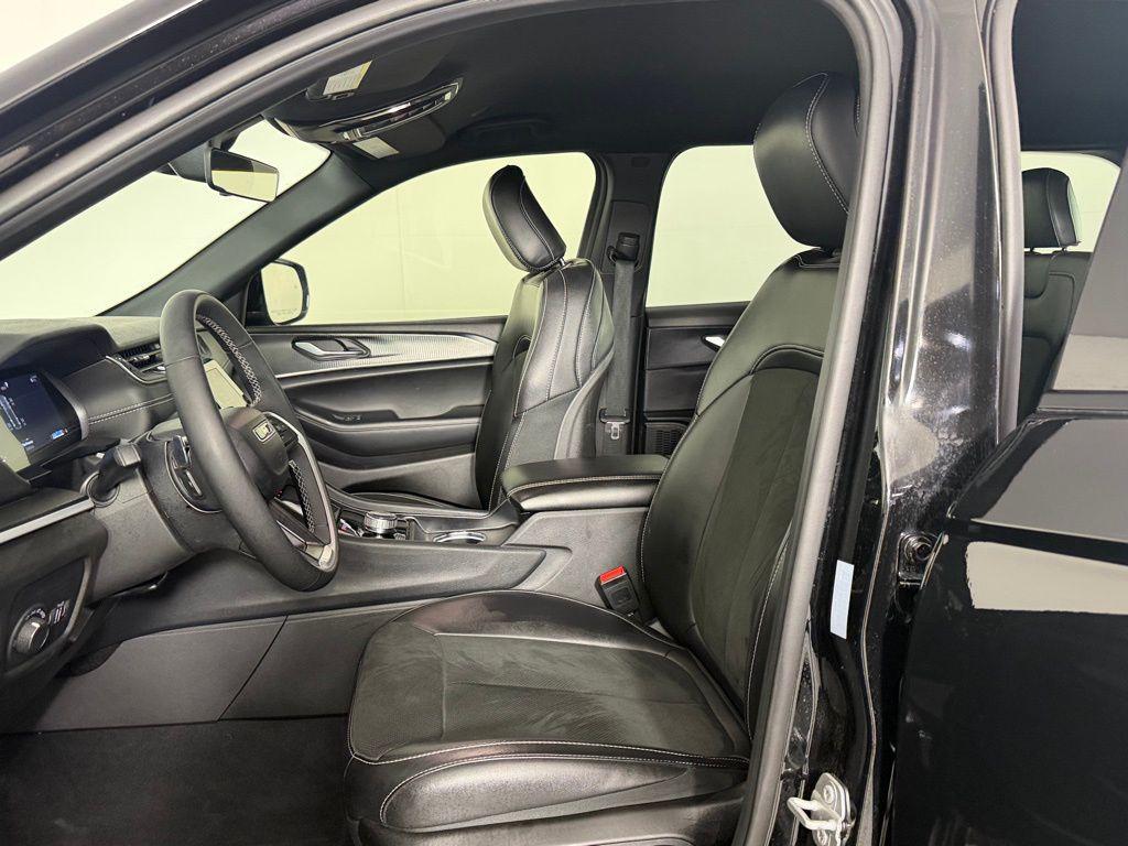 used 2025 Jeep Grand Cherokee car, priced at $34,573