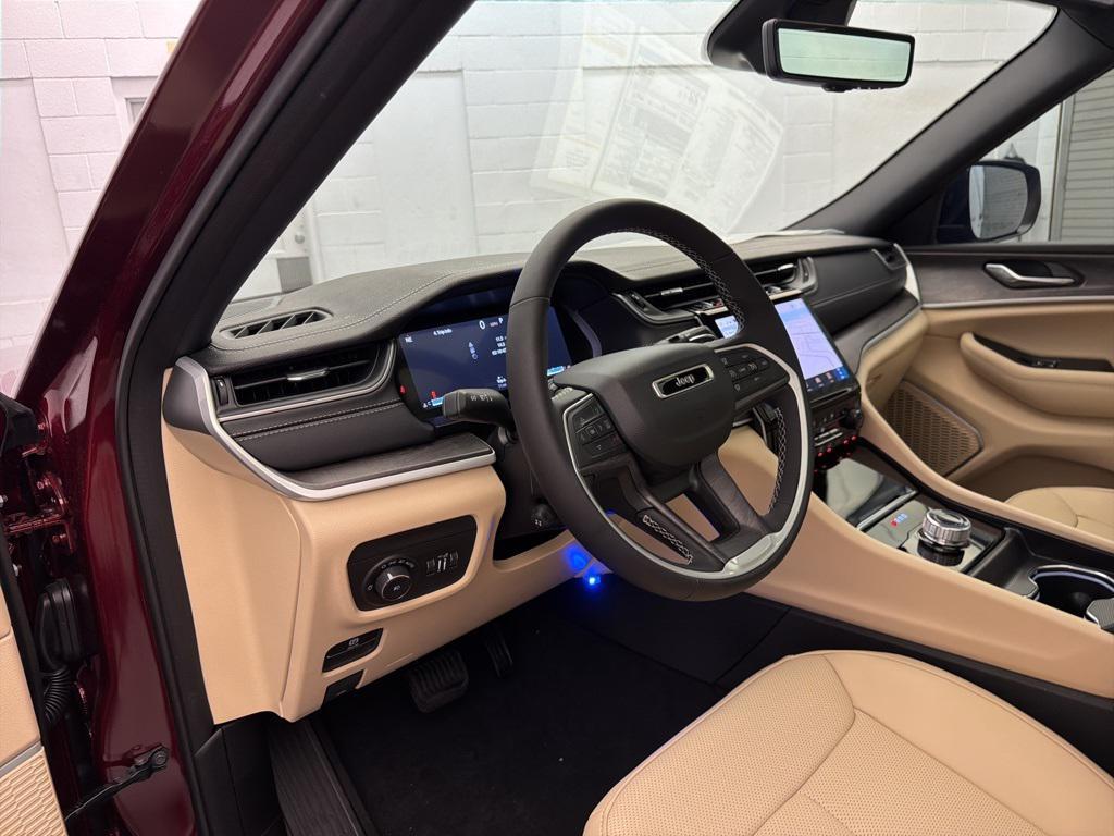 new 2025 Jeep Grand Cherokee car, priced at $45,127