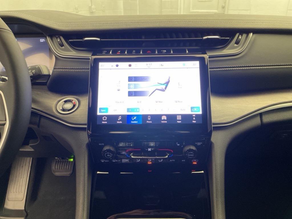 new 2025 Jeep Grand Cherokee car, priced at $45,268