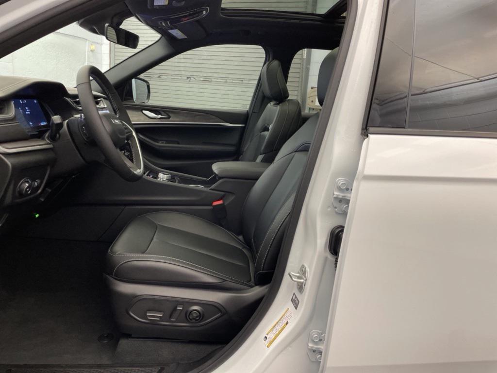 new 2025 Jeep Grand Cherokee car, priced at $45,268