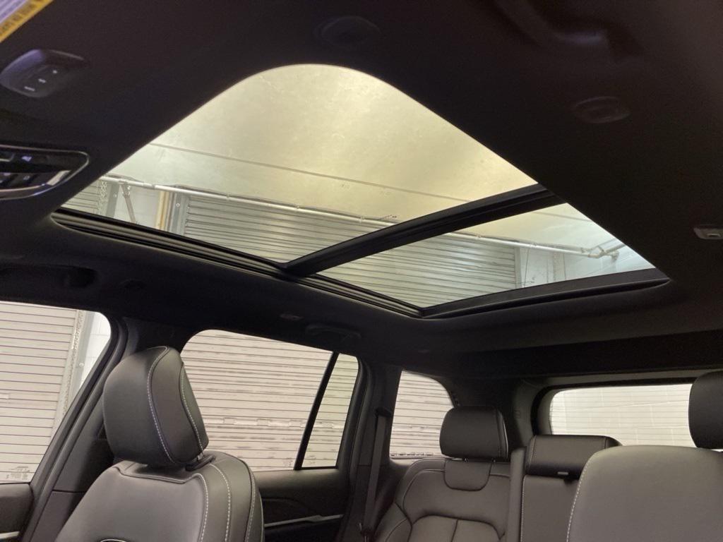 new 2025 Jeep Grand Cherokee car, priced at $46,652