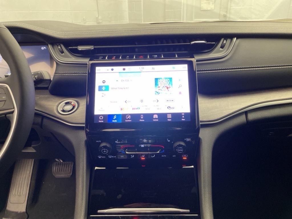 new 2025 Jeep Grand Cherokee car, priced at $46,652