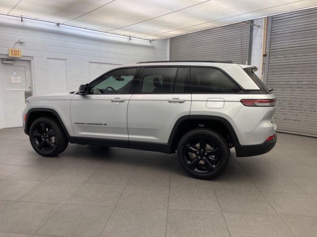 new 2025 Jeep Grand Cherokee car, priced at $45,395