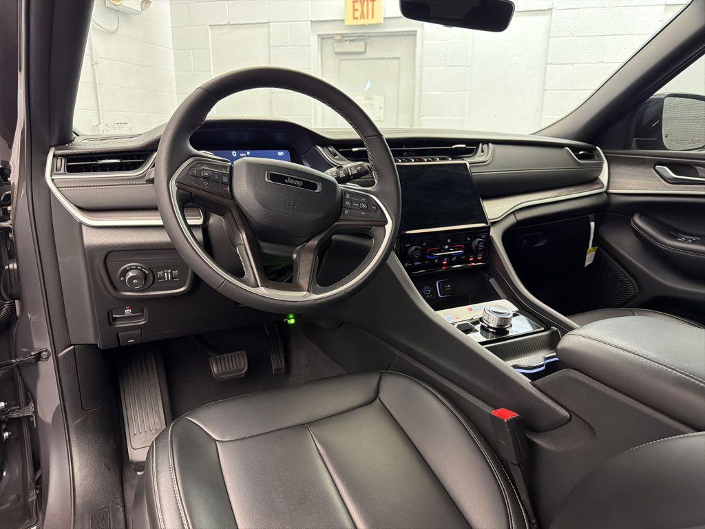 new 2025 Jeep Grand Cherokee car, priced at $43,029