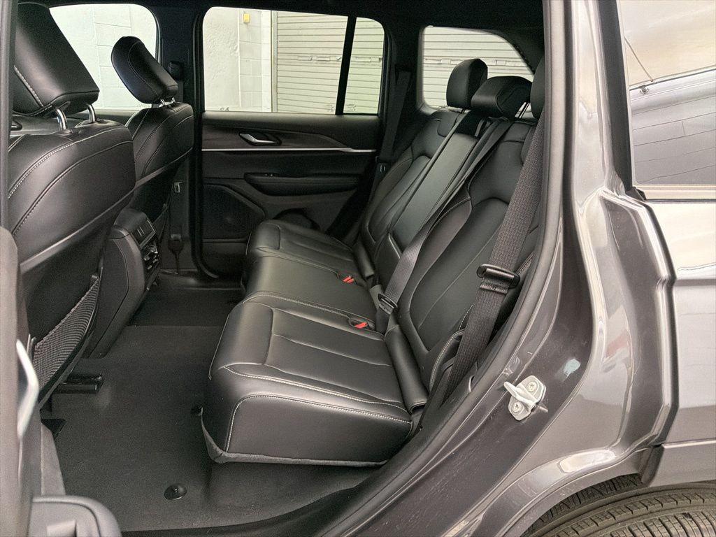 new 2025 Jeep Grand Cherokee car, priced at $43,029