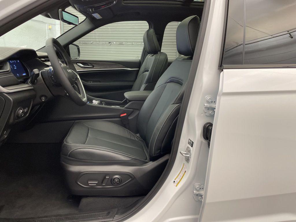new 2026 Jeep Grand Cherokee car, priced at $45,455