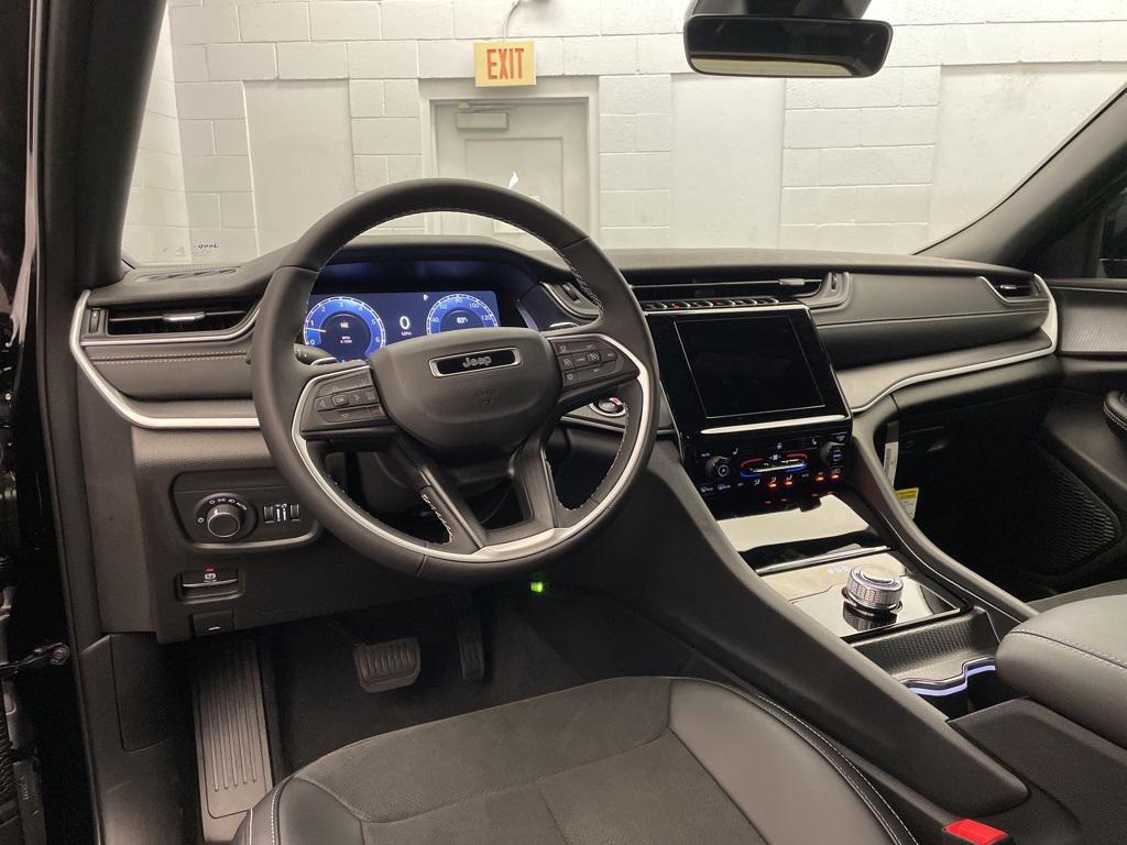 new 2025 Jeep Grand Cherokee car, priced at $37,844