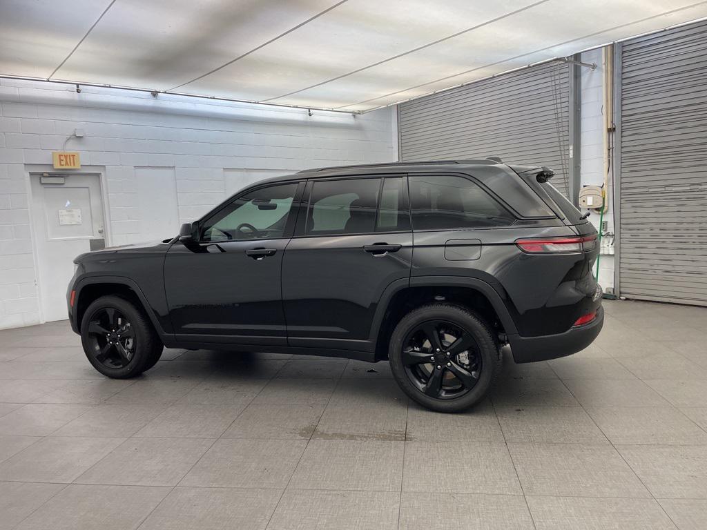 new 2025 Jeep Grand Cherokee car, priced at $37,844