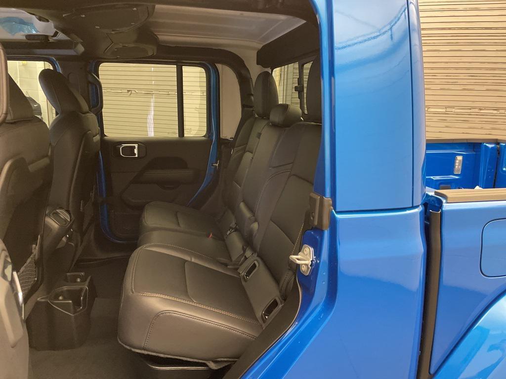 new 2025 Jeep Gladiator car, priced at $39,881