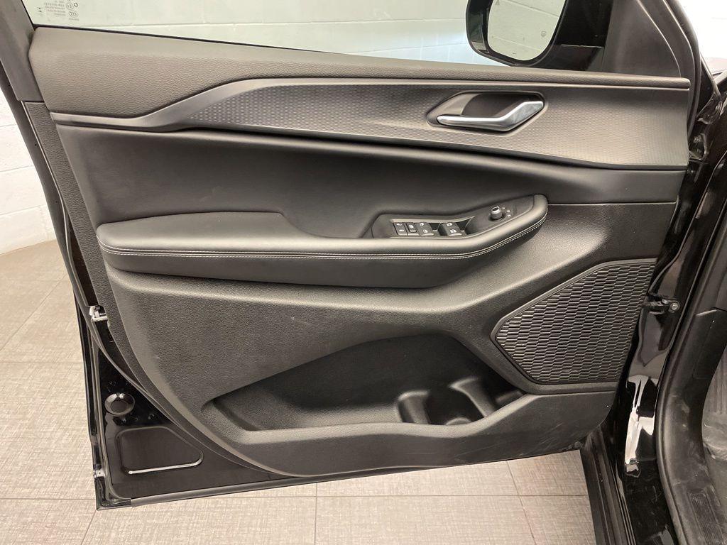 used 2024 Jeep Grand Cherokee L car, priced at $28,973