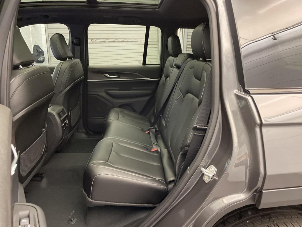 new 2025 Jeep Grand Cherokee car, priced at $46,652