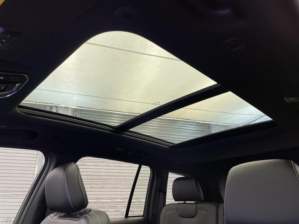 new 2025 Jeep Grand Cherokee car, priced at $46,652