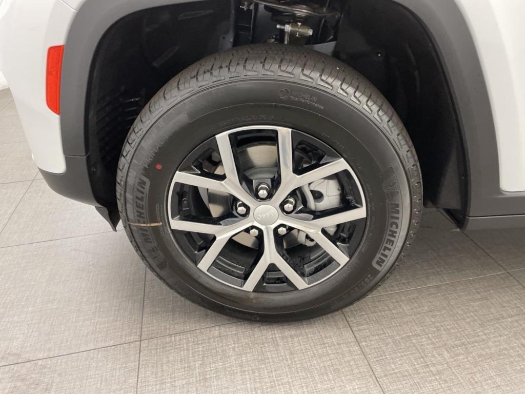 new 2025 Jeep Grand Cherokee car, priced at $42,198