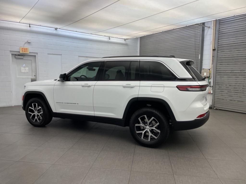 new 2025 Jeep Grand Cherokee car, priced at $42,198
