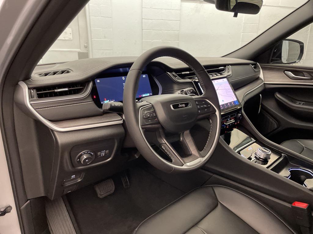 new 2025 Jeep Grand Cherokee car, priced at $42,254