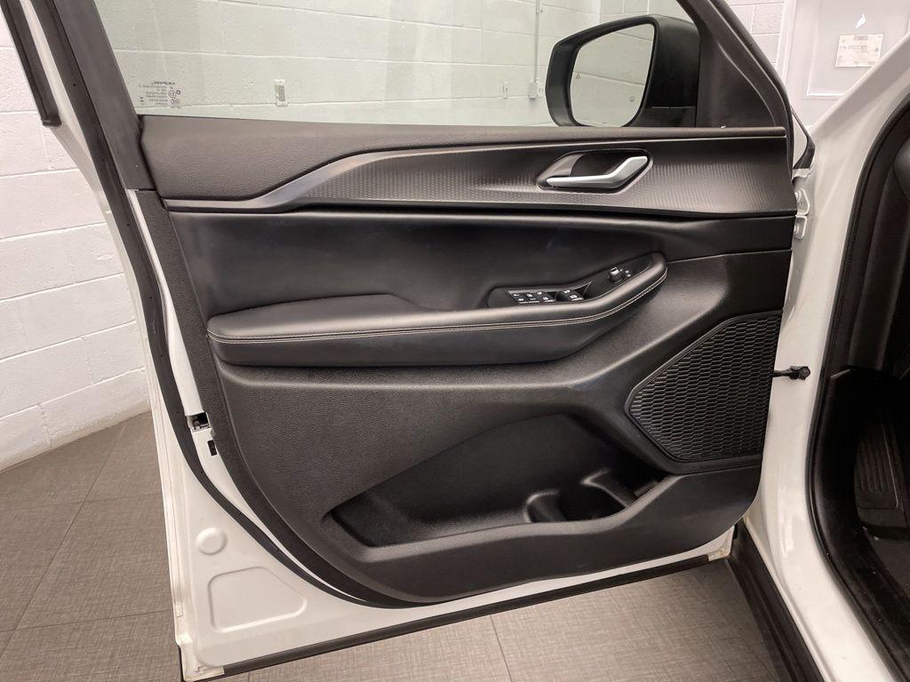 used 2023 Jeep Grand Cherokee L car, priced at $27,573