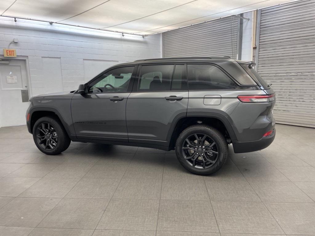 new 2025 Jeep Grand Cherokee car, priced at $45,786