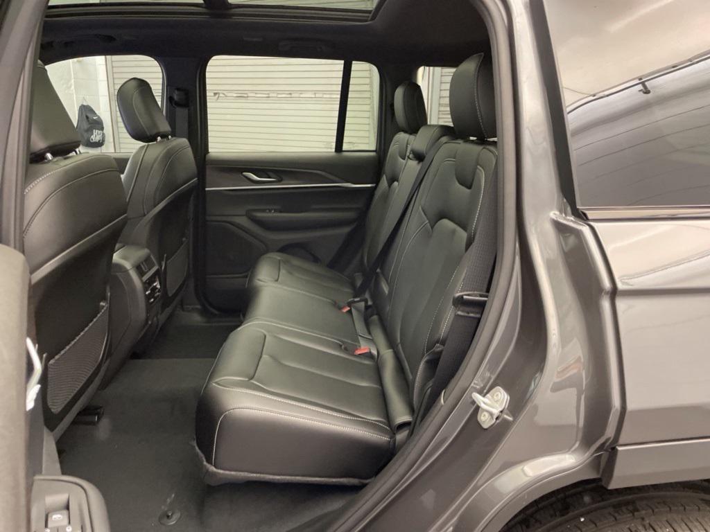 new 2025 Jeep Grand Cherokee car, priced at $45,786