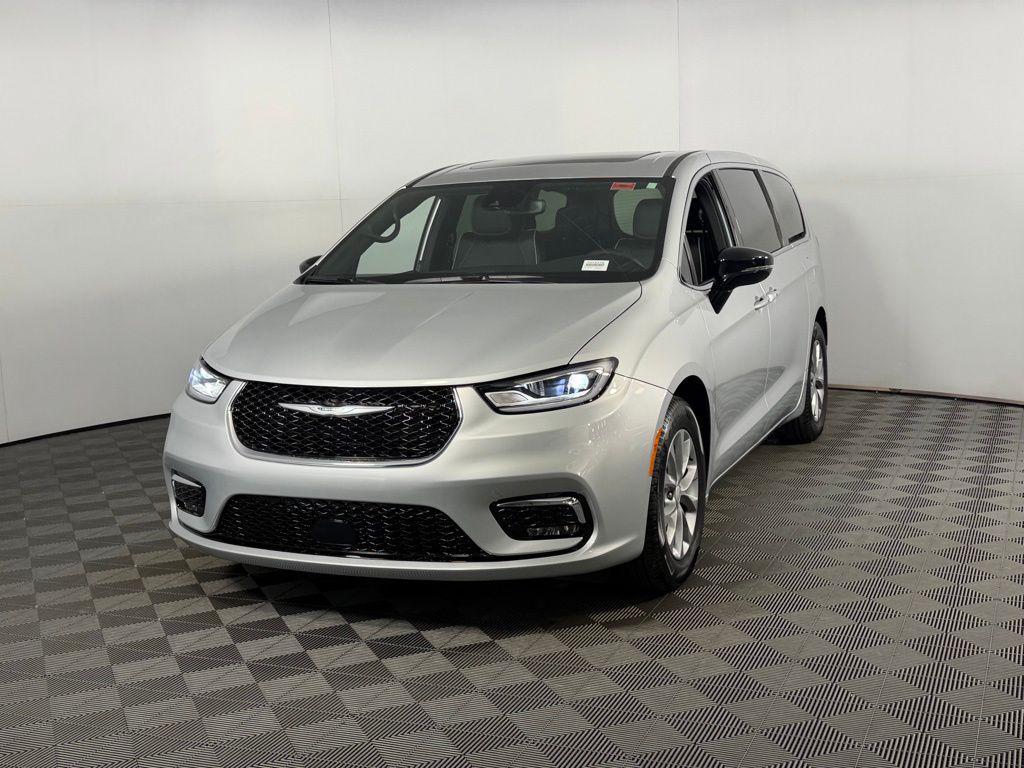 used 2026 Chrysler Pacifica car, priced at $38,975