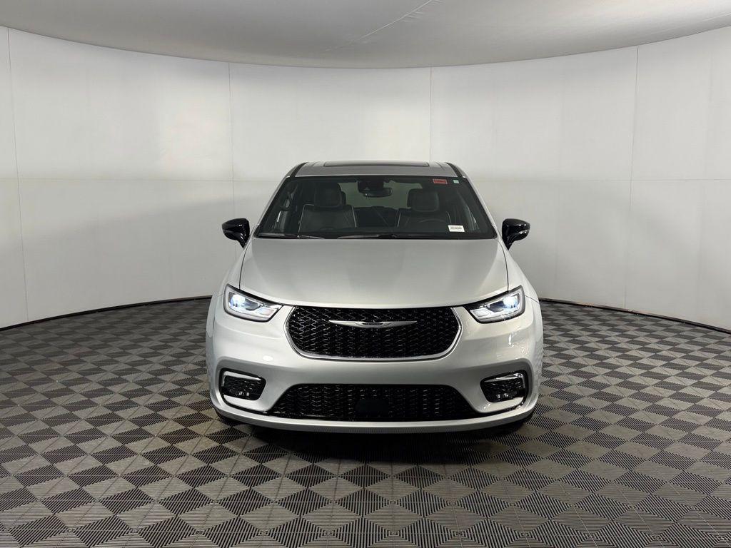 used 2026 Chrysler Pacifica car, priced at $38,975