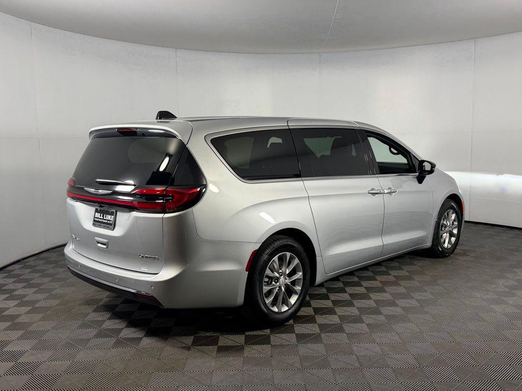 used 2026 Chrysler Pacifica car, priced at $38,975