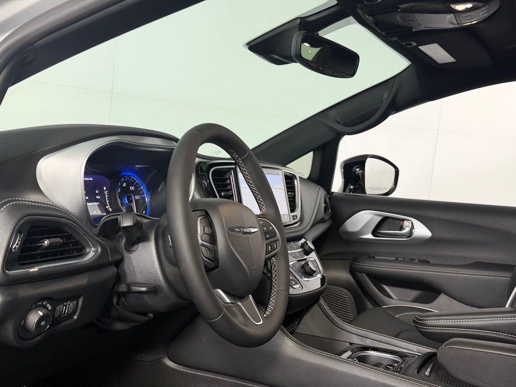 used 2026 Chrysler Pacifica car, priced at $38,975