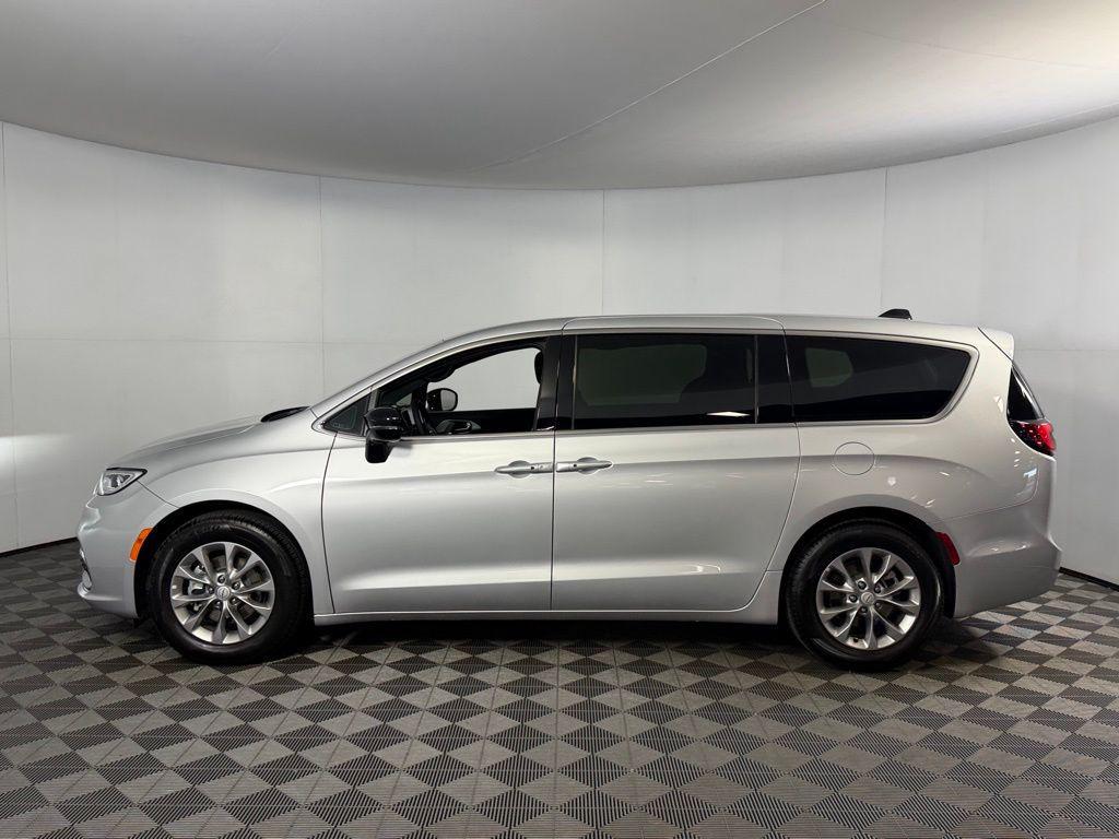 used 2026 Chrysler Pacifica car, priced at $38,975