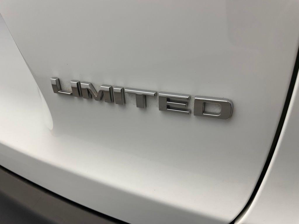 used 2021 Jeep Cherokee car, priced at $18,372