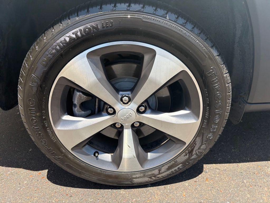 used 2021 Jeep Cherokee car, priced at $20,072