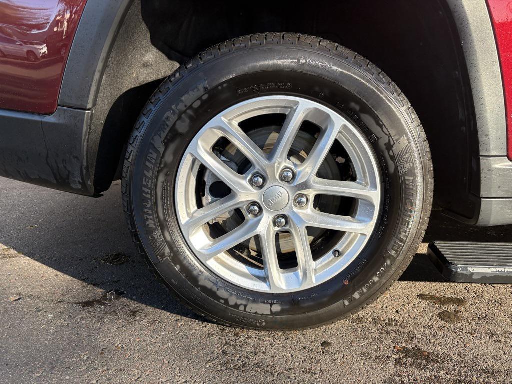 used 2025 Jeep Grand Cherokee L car, priced at $30,573