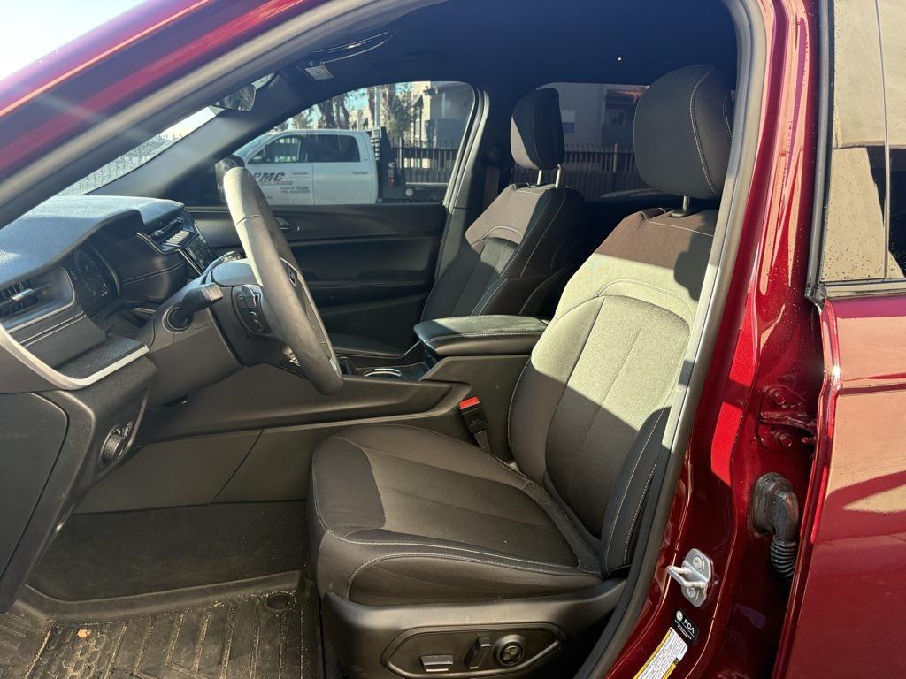 used 2025 Jeep Grand Cherokee L car, priced at $30,573