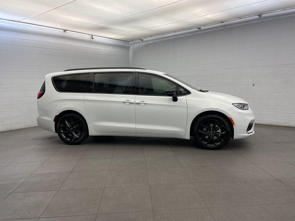 new 2026 Chrysler Pacifica car, priced at $42,756