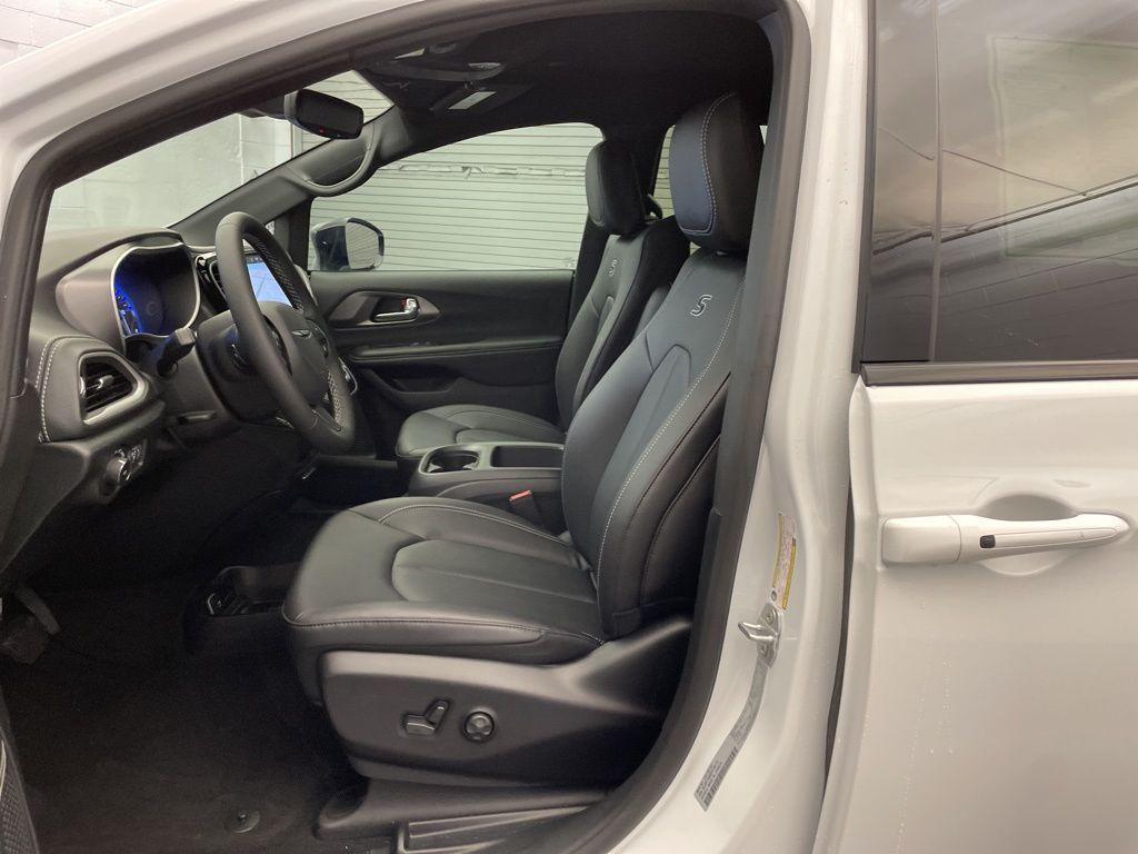 new 2026 Chrysler Pacifica car, priced at $42,756