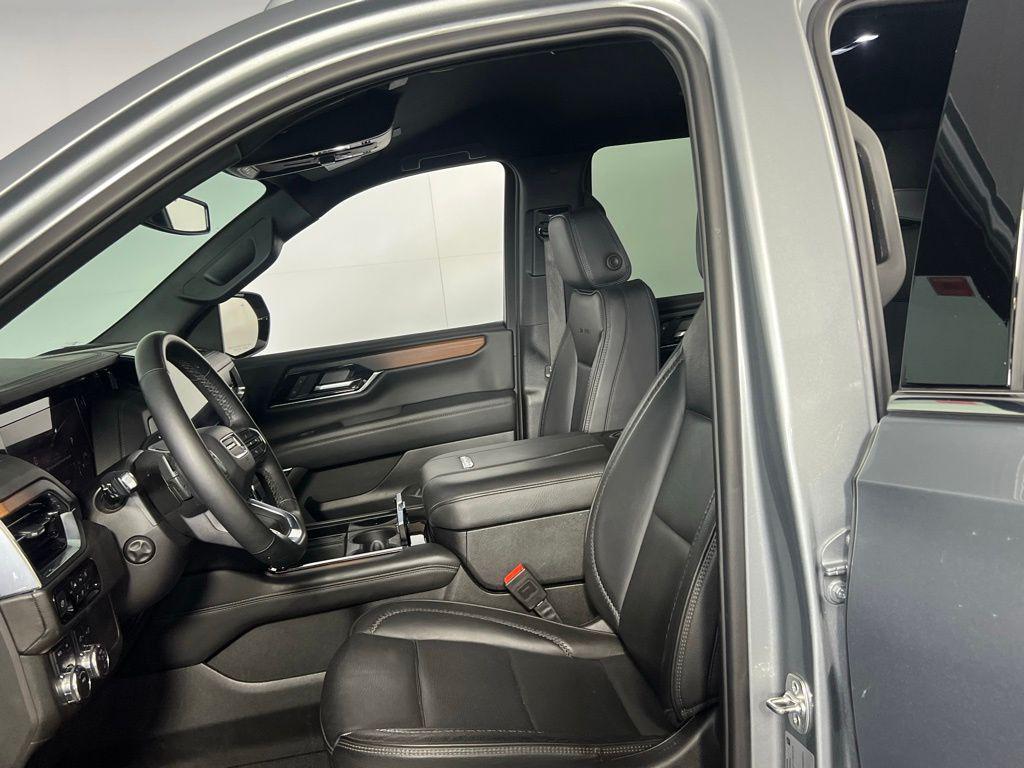 used 2025 GMC Yukon car, priced at $64,273