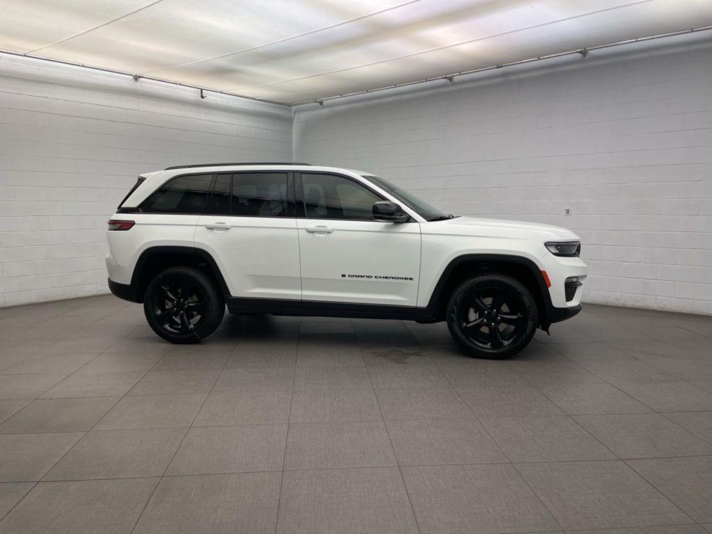 new 2025 Jeep Grand Cherokee car, priced at $46,416